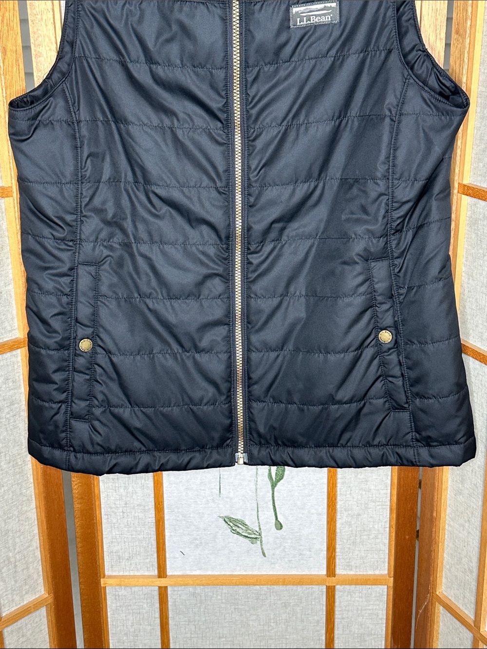 L.L.Bean Women's Mountain Classic Puffer Vest Mediums - Picture 9 of 16